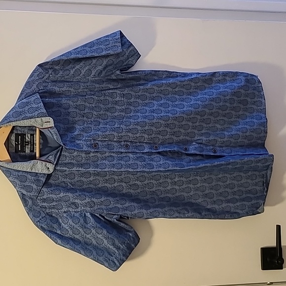 DANIEL HECHTER Men's short sleeve dress shirt in size medium - Picture 1 of 4